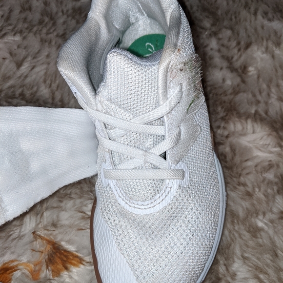 Nike Kyrie 5nWhite/Metallic Gold Basketball Shoe - Picture 5 of 6